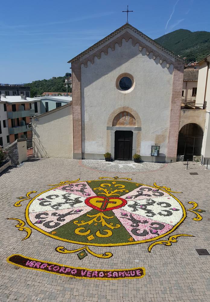 Albenga, tradizioni religiose: a Vadino la Solennità del Corpus Domini - Corsara - News & Views Magazine