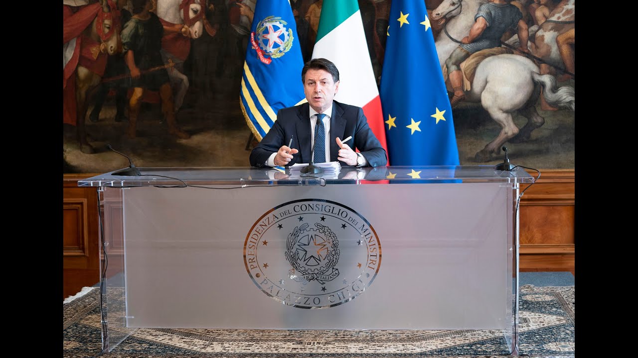 Conferenza stampa del Presidente Conte con i Ministri Gualtieri e Catalfo