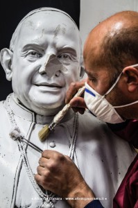 Pietra restauro statua di Papa Giovanni XXIII