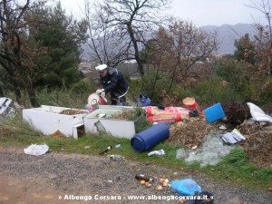 Discarica abusiva ingombranti Albenga