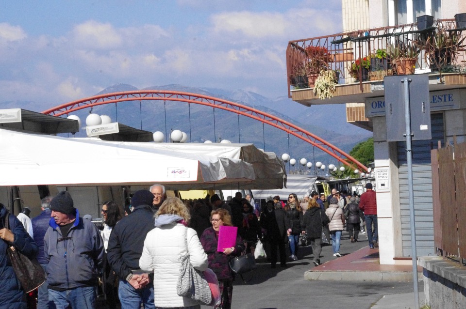 mercato lungocenta Albenga