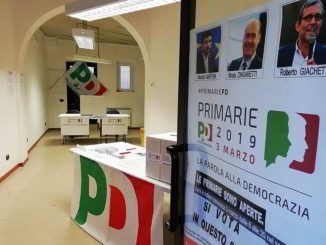 Un seggio delle Primarie del Pd a Savona