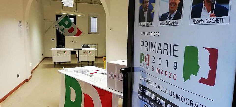 Un seggio delle Primarie del Pd a Savona