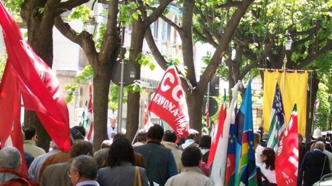 Bandiere sindacati