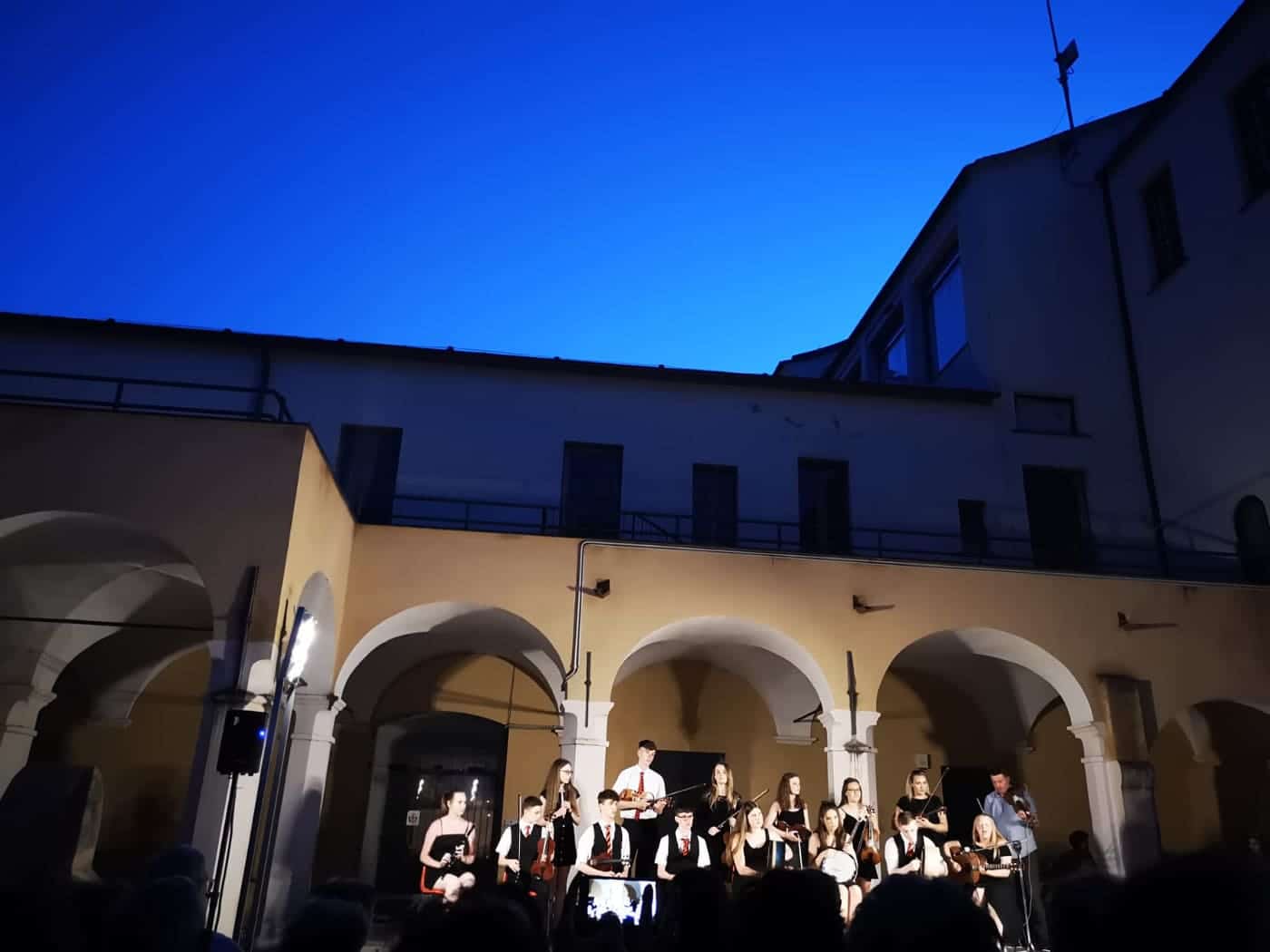 01 musica e danze irlandesi a San Bernadino in Albenga