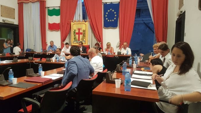 Una seduta del Consiglio comunale di Albenga