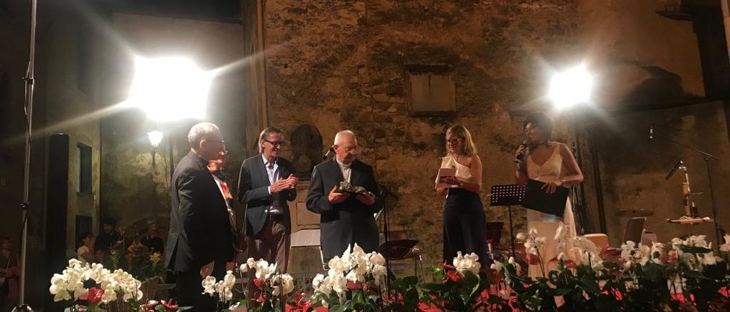 Giovanni Battista Gandolfo riceve ad Albenga il Premio dei Leoni