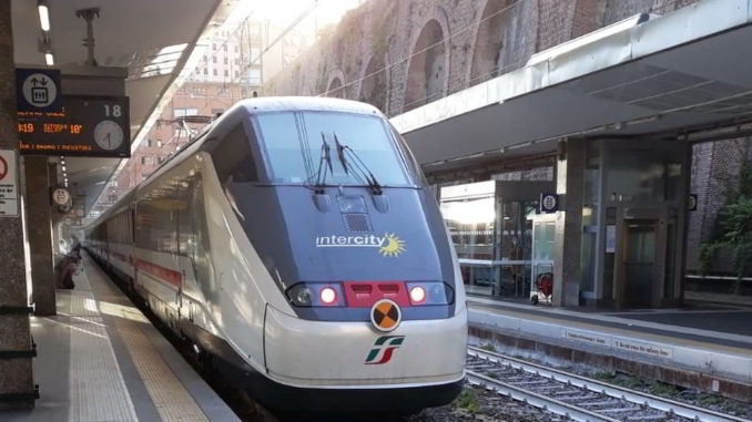 Treno alla Stazione di Genova Principe