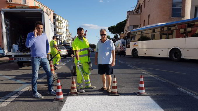 Assessore Mauro Vannucci al cantiere di lavoro sulla viabilità ad Albenga