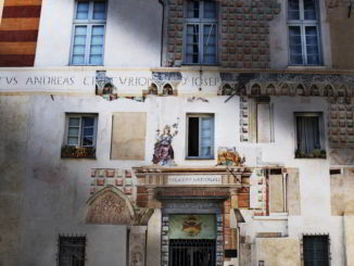 La facciata del Palazzo delle udienze a Finale Ligure Finalborgo