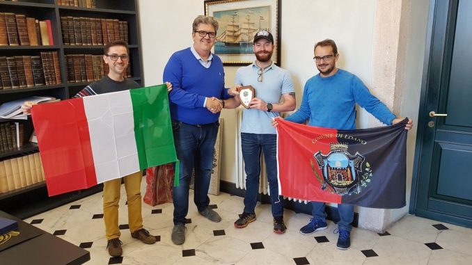 Andrea Cibrario con il sindaco di Loano Luigi Pignocca e l'assessore Luca Lettieri