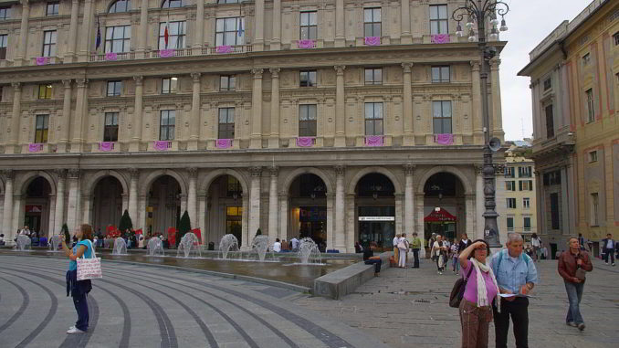 Scorcio di Piazza De Ferrari a Genova - effe
