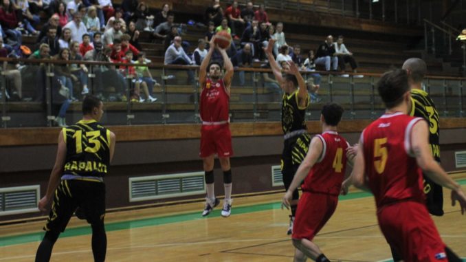 Basket Loano Garassini Bussone al tiro