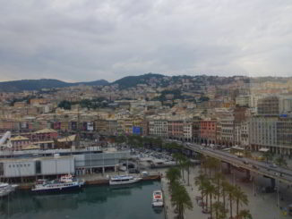 Genova porto antico da alta visuale