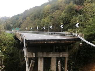 Particolare viadotto ceduto sulla A6