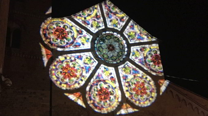 proiezioni luminose sulla facciata cattedrale San Michele ad Albenga
