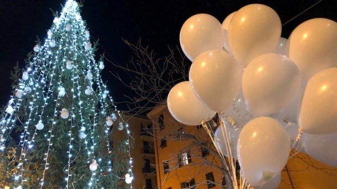 Accensione Albero Natale a Certosa ricordo 43 vittime Ponte Morandi