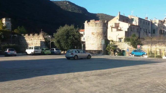 Parcheggio Via delle Mura a Finalborgo