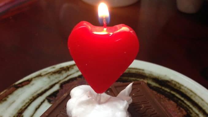 candela cuore e cioccolato