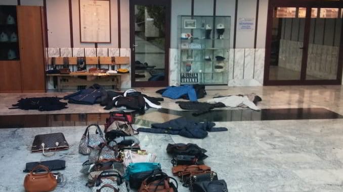 polizia locale ufficio unico merce sequestrata ad Albenga