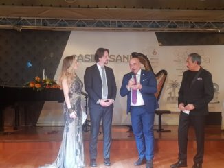 Gli assessori Berrino e Messina con i conduttori della serata Antonella Salvucci e Marino Bartoletti