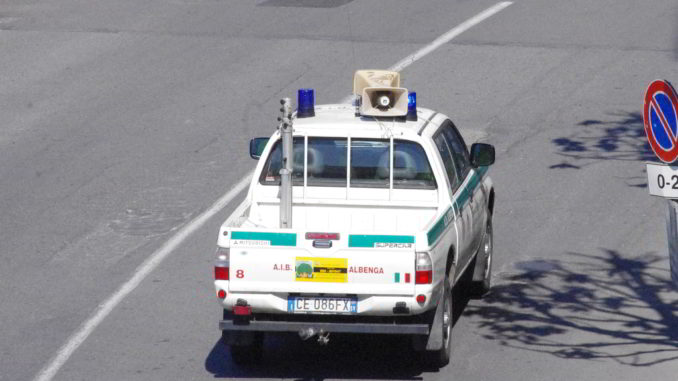 Auto AIB di Albenga con megafono