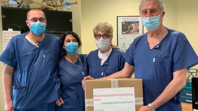 Consegna mascherine ospedale da parte Albenga Runners