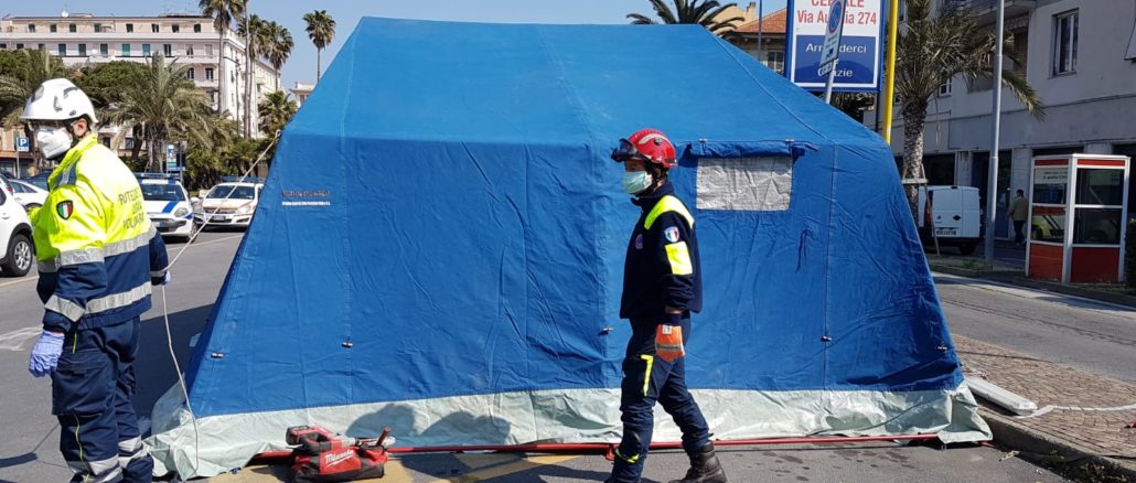 tenda di decontaminazione ad Albenga