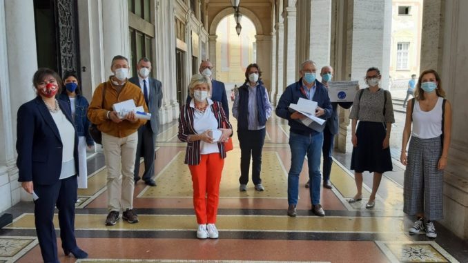 Donazione ecografi ad ospedali genovesi