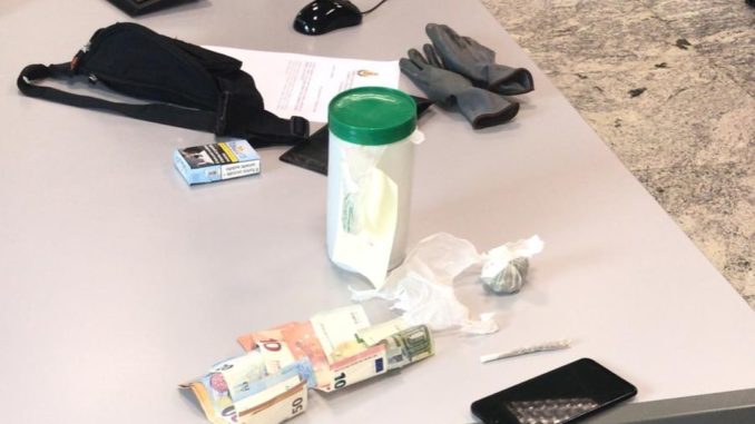 polizia locale Albenga oggetti e stupefacenti sequestrati(1)