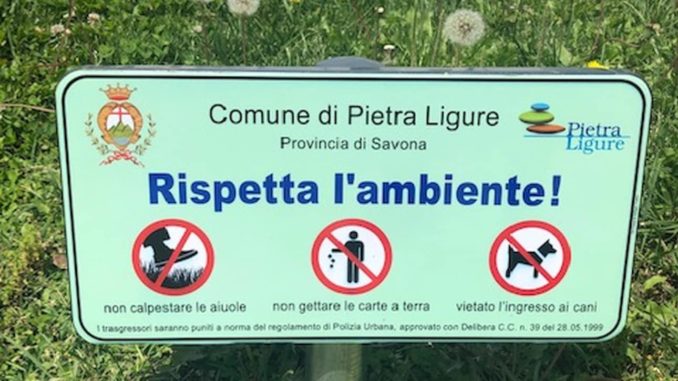 Cani cartello di divieto a Pietra Ligure