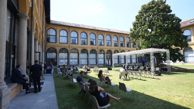 Salute Direzione Nord alla Fondazione Stelline