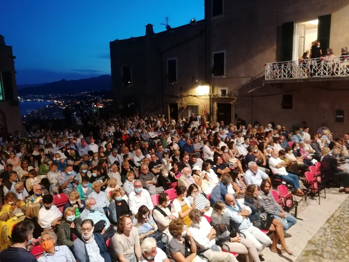 Festival teatrale Borgio Verezzi - Piazza SantAgostino 2020