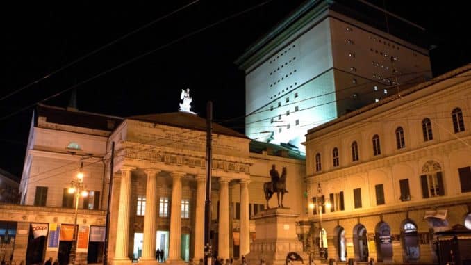 Vista notturna del Teatro Carlo Felice di Genova