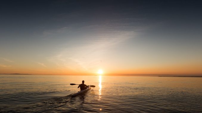 canoa verso orizzonte