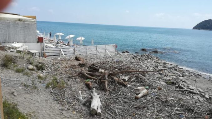 spiaggia fra Albenga e Alassio