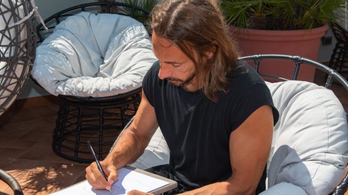 Bob Sinclair firma piastrella
