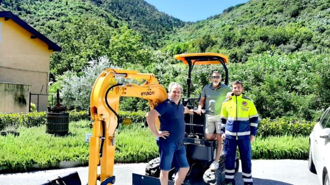 Il nuovo mini escavatore del Comune di Zuccarello- presentazione sindaco Paliotto