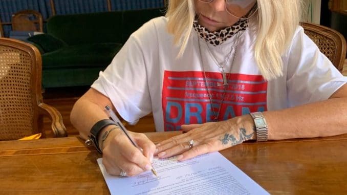 Lorenza Giudice firma candidatura Regione Liguria