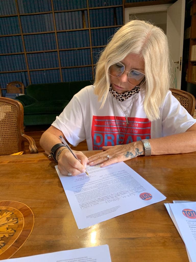 Lorenza Giudice firma candidatura Regione Liguria