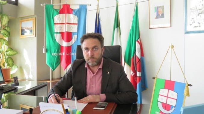 Presidente Consiglio Regione Liguria - Alessandro Piana in ufficio