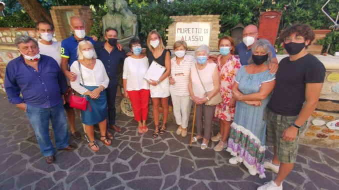 Alassio - Luminosa Bogliolo con autorità e amici al Muretto
