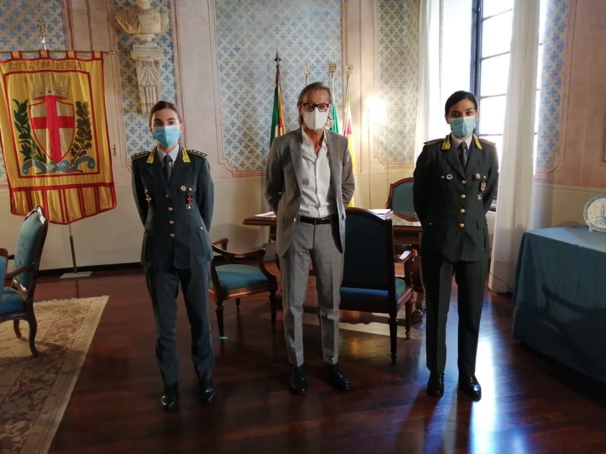 Albenga - Guardia di Finanza - Comandante Senatore, Sindaco Tomatis e Comandante Crisci (1)