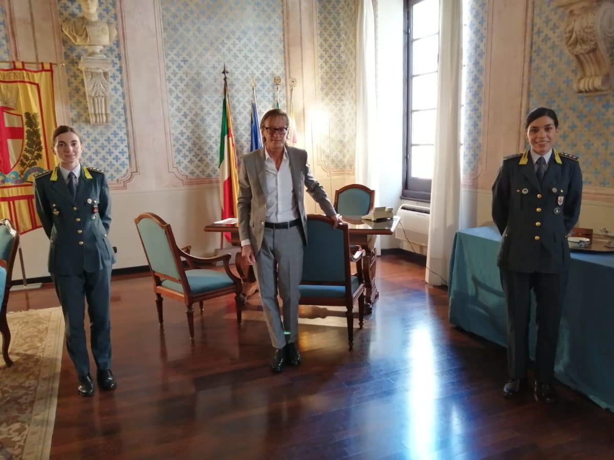 Albenga - Guardia di Finanza - Comandante Senatore, Sindaco Tomatis e Comandante Crisci (1)