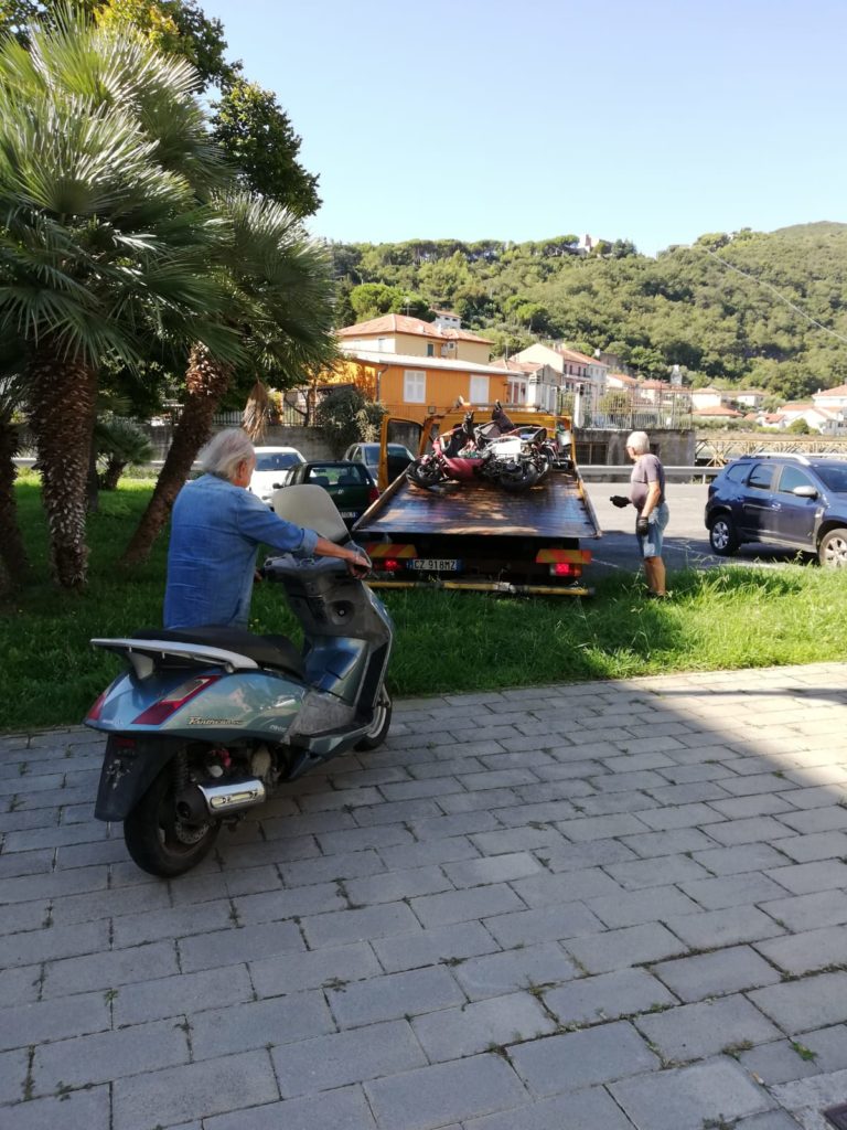 Albenga – rimozione veicoli abbandonati