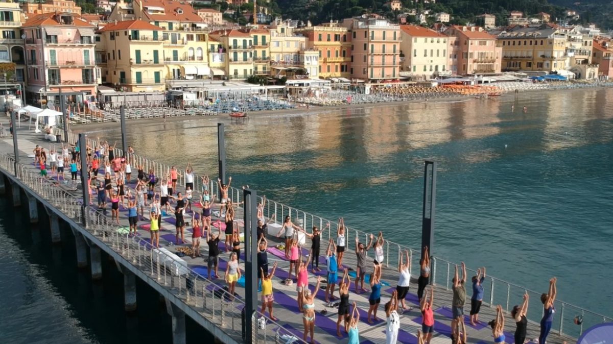 Free Yoga sul Molo di Alassio