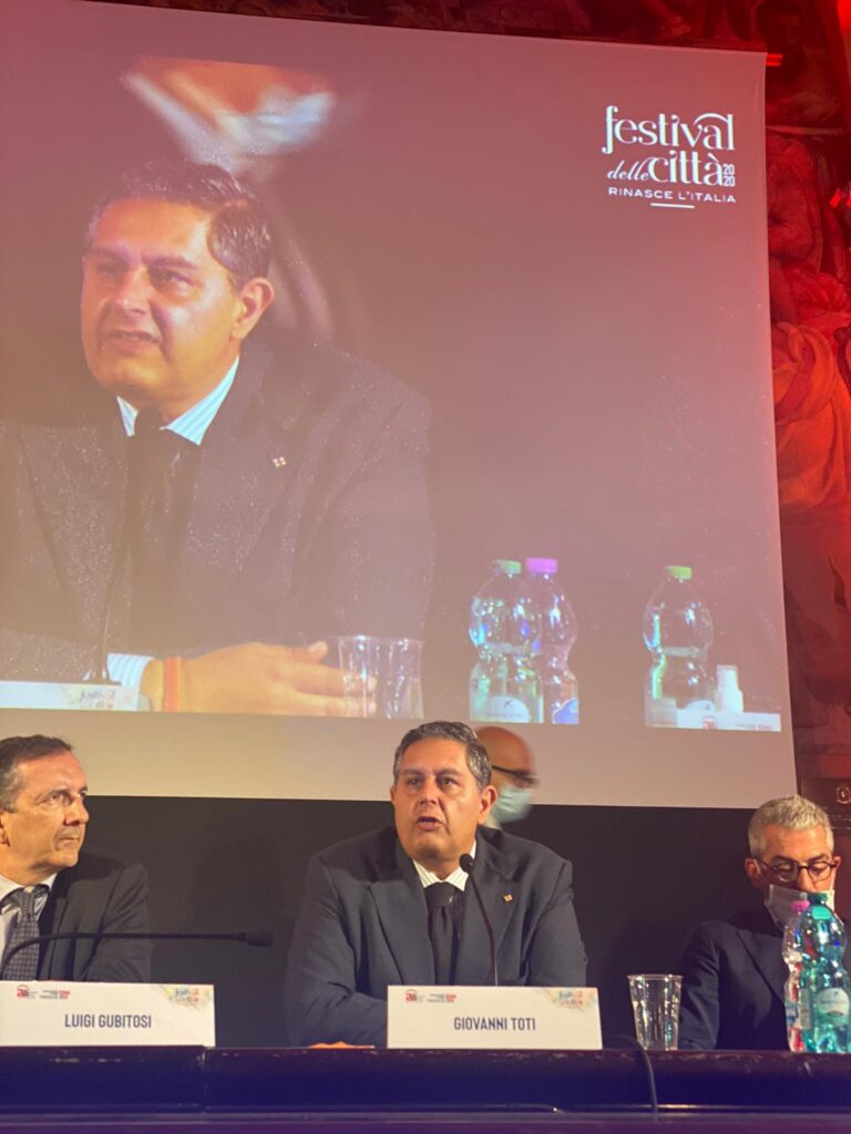 Giovanni Toti al festival_città