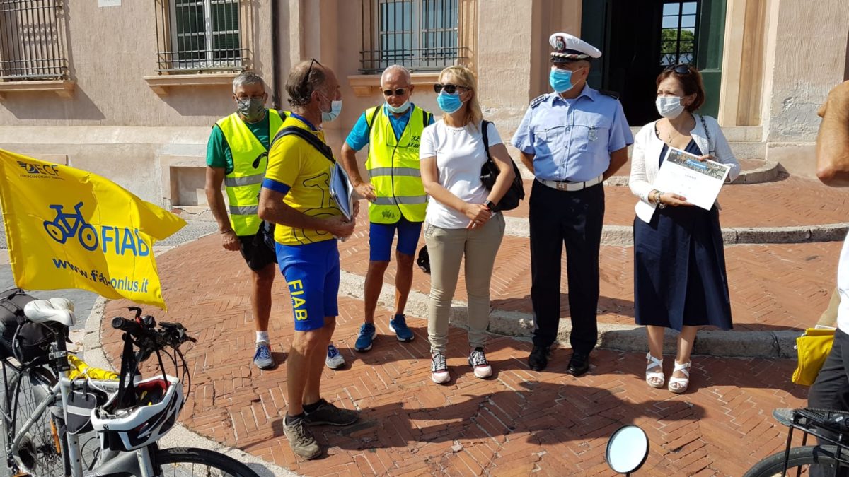 Loano - bandiare Fiab Comune Ciclabile 