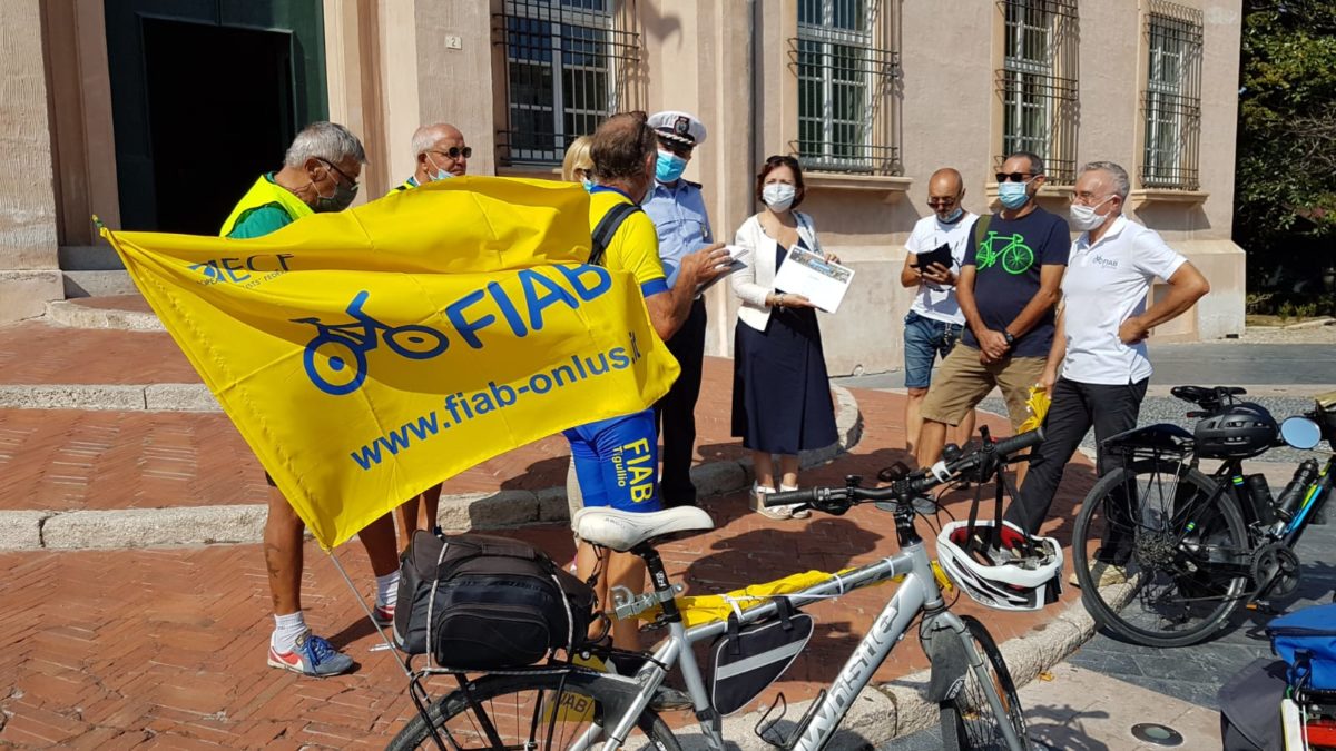 Loano - bandiare Fiab Comune Ciclabile 