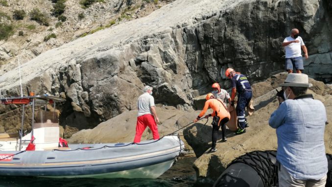salvataggio caprette imprigionate scogliera tra Levanto e Monterosso